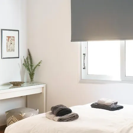 2bdrm Glyfada - Jacuzzi, Garden & Parking Athens