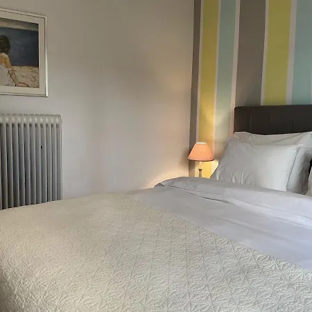 2bdrm Glyfada - Jacuzzi, Garden & Parking Apartment *