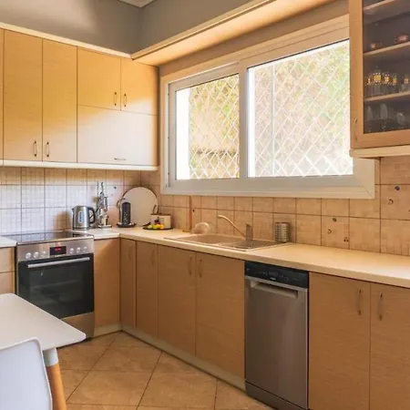 Apartment 2bdrm Glyfada - Jacuzzi, Garden & Parking Athens