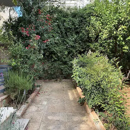 2bdrm Glyfada - Jacuzzi, Garden & Parking * Athens