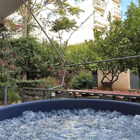 2bdrm Glyfada - Jacuzzi, Garden & Parking Apartment Athens