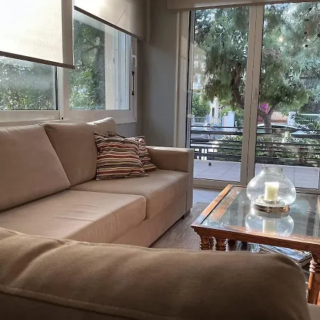 2bdrm Glyfada - Jacuzzi, Garden & Parking Athens