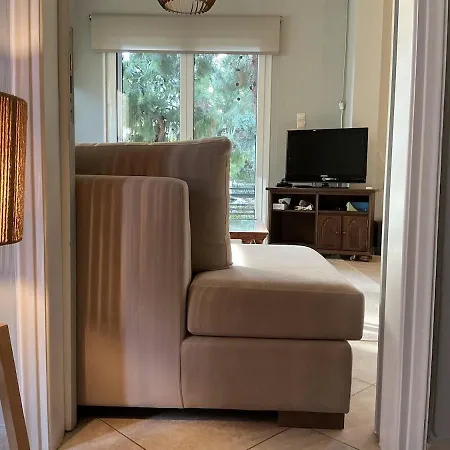 2bdrm Glyfada - Jacuzzi, Garden & Parking * Athens